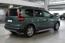 Dacia Jogger 2022- гг. Боковые Подножки Maydos V2 (2 шт., Алюминий и Нержавеющая Сталь) фото 1