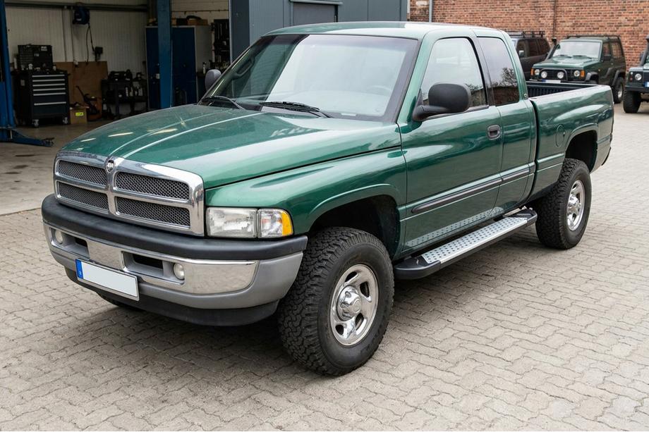 Dodge RAM (BR/BE) 1994–2002 гг. Боковые пороги Allmond Grey (2 шт., алюминий) Image