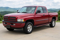Dodge RAM (BR/BE) 1994–2002 гг. Боковые пороги Maya Red (2 шт., алюминий) фото 1