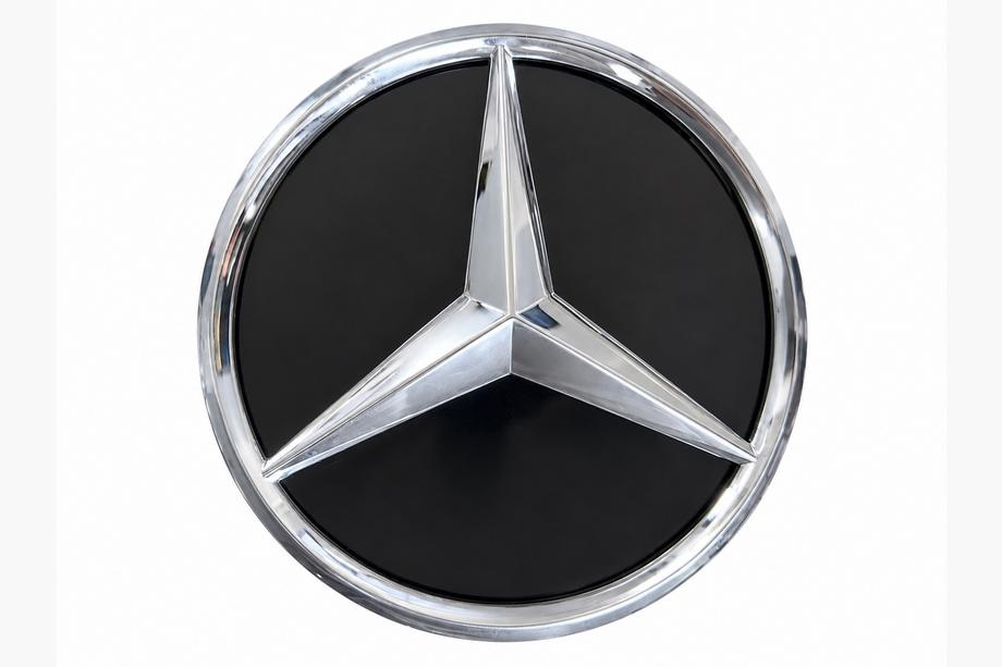 Mercedes C-class W205 2014-2021 гг. Передняя эмблема в глянцевом корпусе (18,4 см) Фото 1