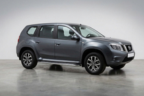 Nissan Terrano 2014- гг. Боковые пороги Maydos V2 (2 шт., алюминий/нерж. сталь) фото 1