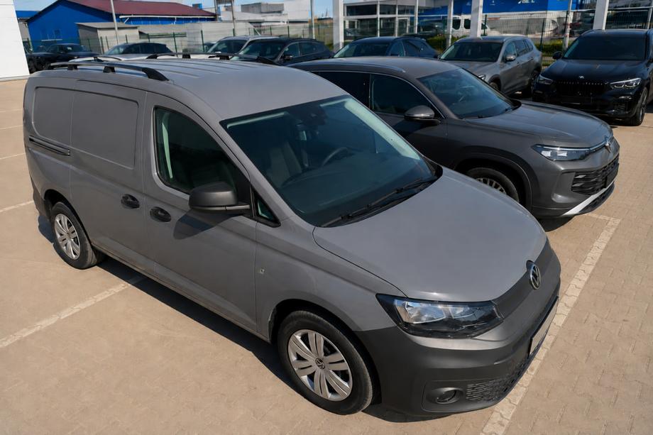 Volkswagen Caddy 2020- гг. Рейлинги на крышу черные (турецкий дизайн) Стандартные, Металлические Ножки Фото 4