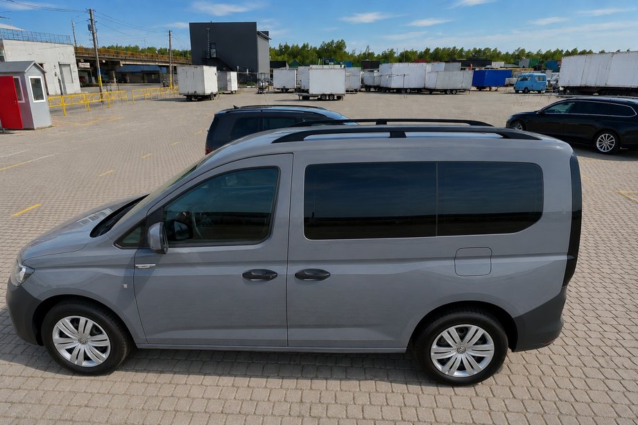 Ford Connect 2021- гг. Рейлинги на крышу черные (турецкий дизайн) Макси база, Пластиковые ножки Фото 2