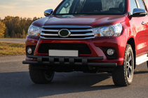 Toyota Hilux 2015- гг. Передняя защита ST015 Black (нерж. сталь) фото 2