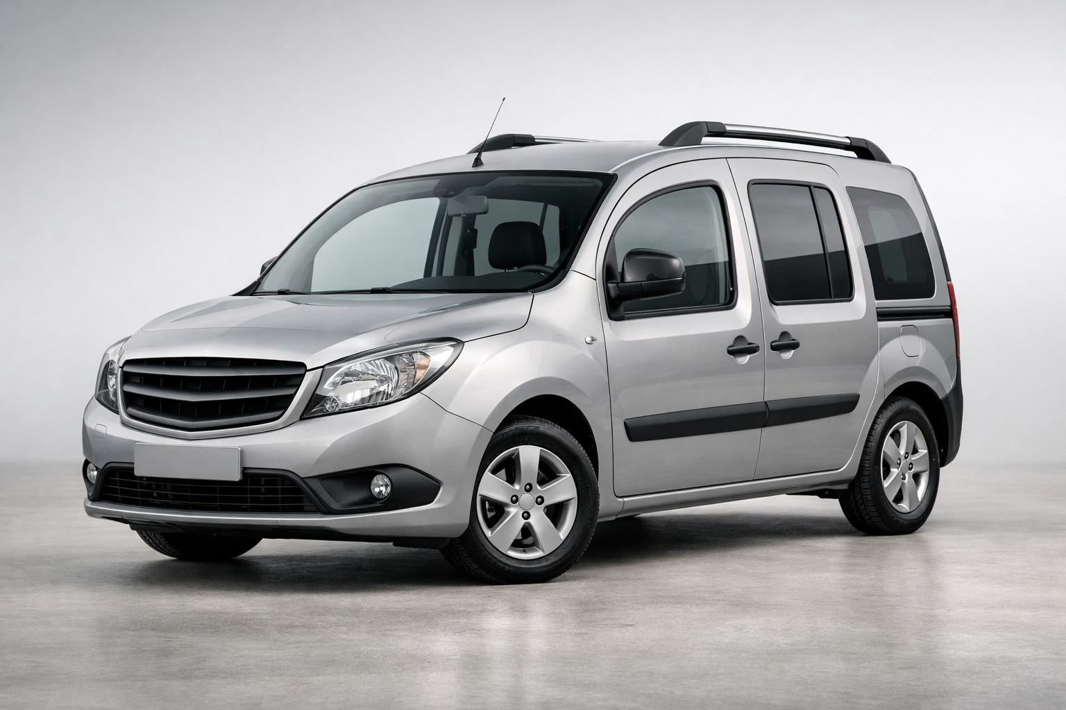 Обзор Mercedes Citan 2013–2021: компактный фургон для города и бизнеса