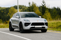 Porsche Macan 2014-2024 гг. Интегрированные рейлинги чёрные OEM (Алюминий, установка на клей) фото 2