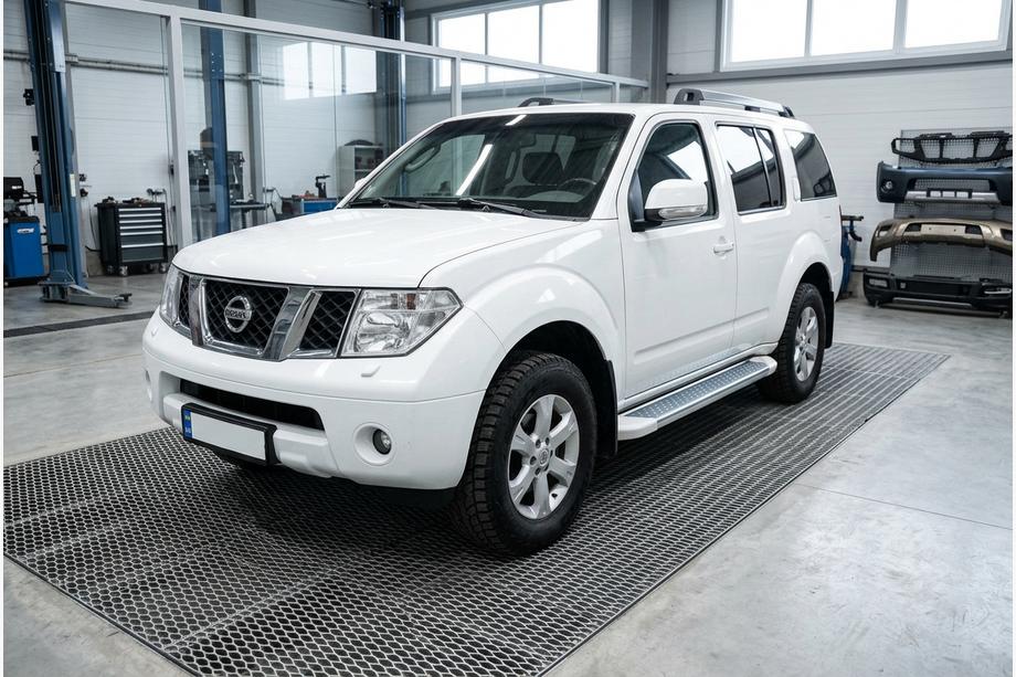 Nissan Pathfinder R51 2005-2014 гг. Боковые Подножки Allmond White (2 шт., Алюминий) Image