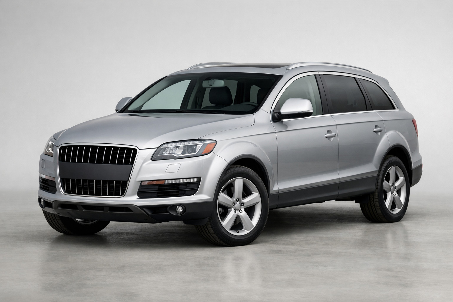 Обзор Audi Q7 2005–2015: большой семейный SUV без сказок