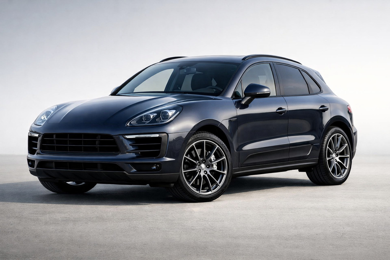 Обзор Porsche Macan 2014-2024: компактный Porsche для города и трассы