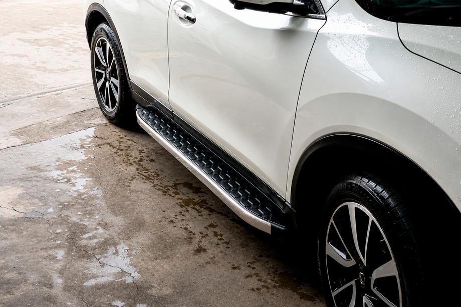 Nissan X-trail T32/Rogue 2014-2021 гг. Боковые Подножки BlackLine (2 шт, Алюминий) Image