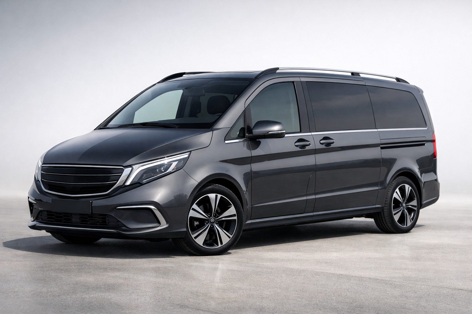 Обзор Mercedes-Benz EQV 300: электрический минивэн для бизнеса и семьи
