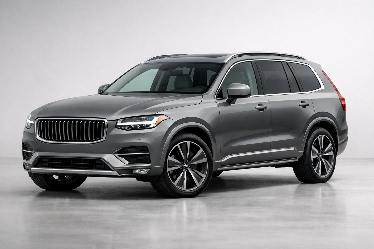 Обзор Volvo XC90 второго поколения 2025: большой семейный SUV