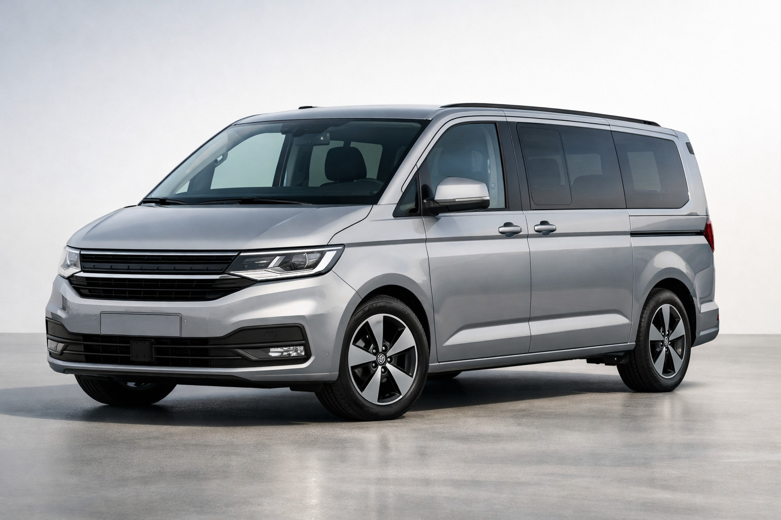 Обзор Volkswagen Transporter T7 (2025): новый бизнес-вэн для работы и поездок