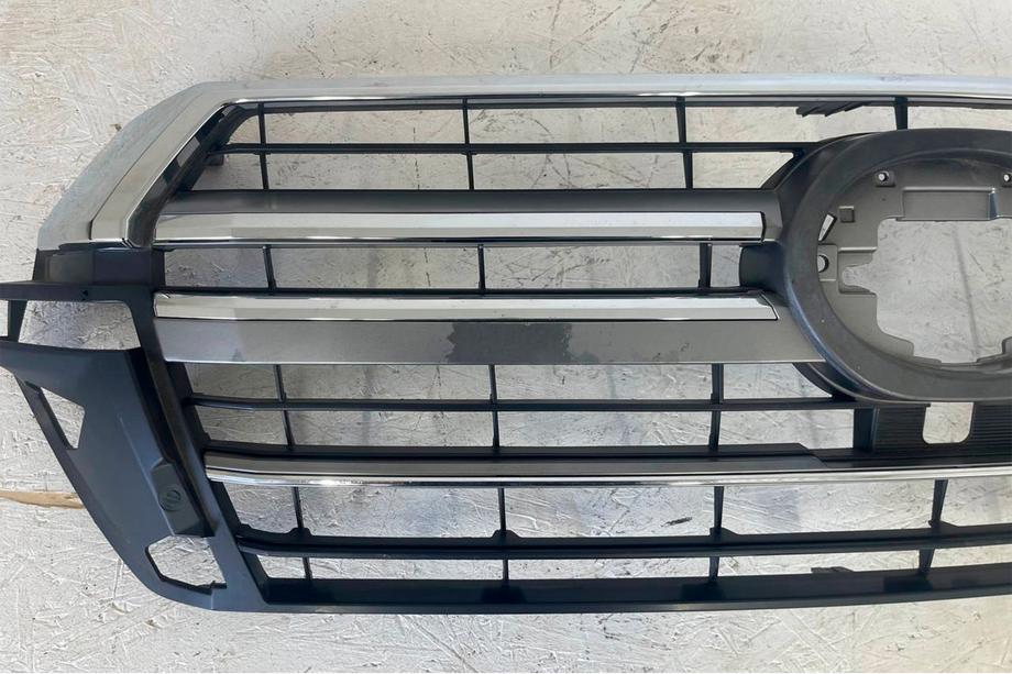 Toyota Land Cruiser 200 2007-2021 гг. Уценка Решетка радиатора 2016-2021 (дизайн 2019) Фото 6