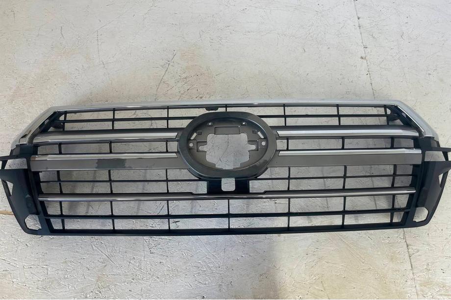 Toyota Land Cruiser 200 2007-2021 гг. Уценка Решетка радиатора 2016-2021 (дизайн 2019) Фото 2