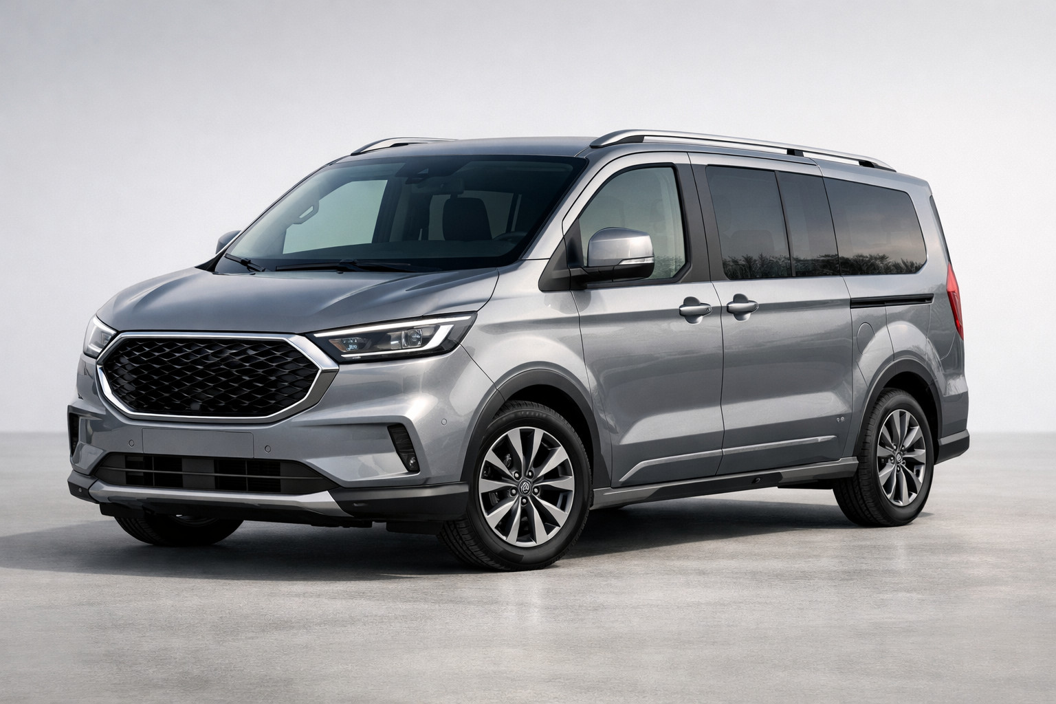 Обзор Ford Tourneo Custom 2024: современный минивэн для бизнеса и семьи