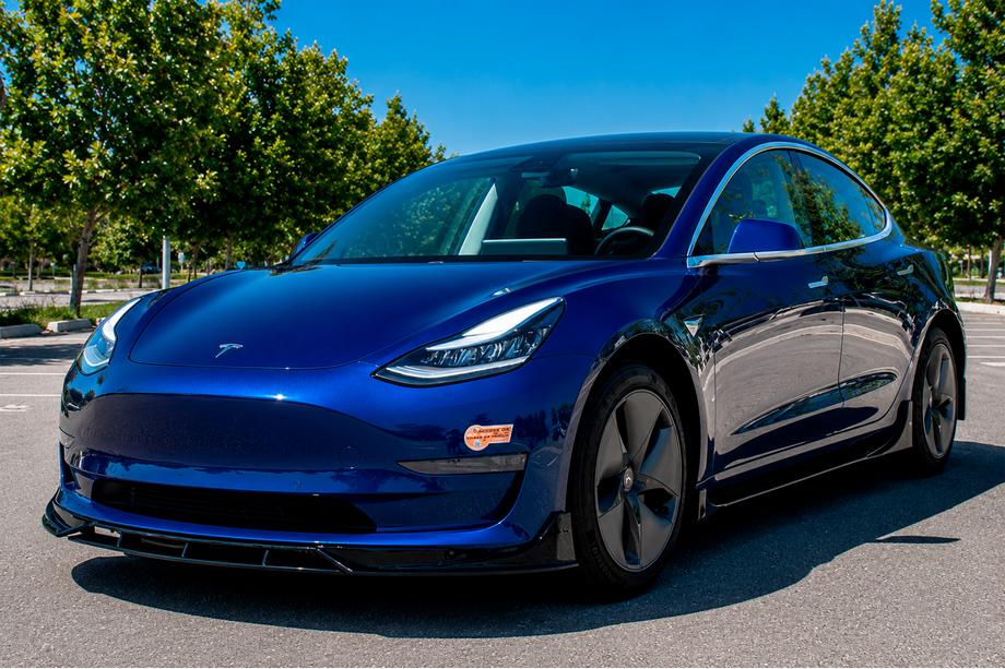 Tesla Model 3 2017- гг. Накладка на передний бампер Lip Fast (для 2017-2023) Image