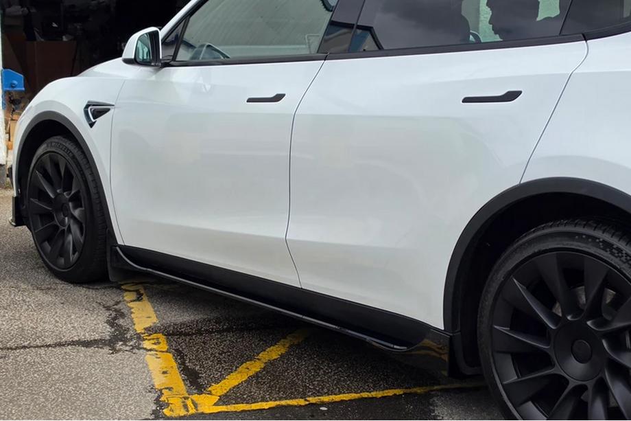Tesla Model Y 2020- гг. Накладки на пороги Fast (для 2020-2024) Image