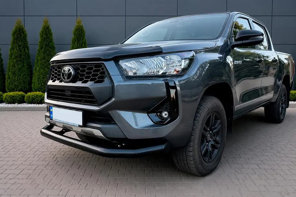Toyota Hilux 2020: установка передней защиты — наши работы