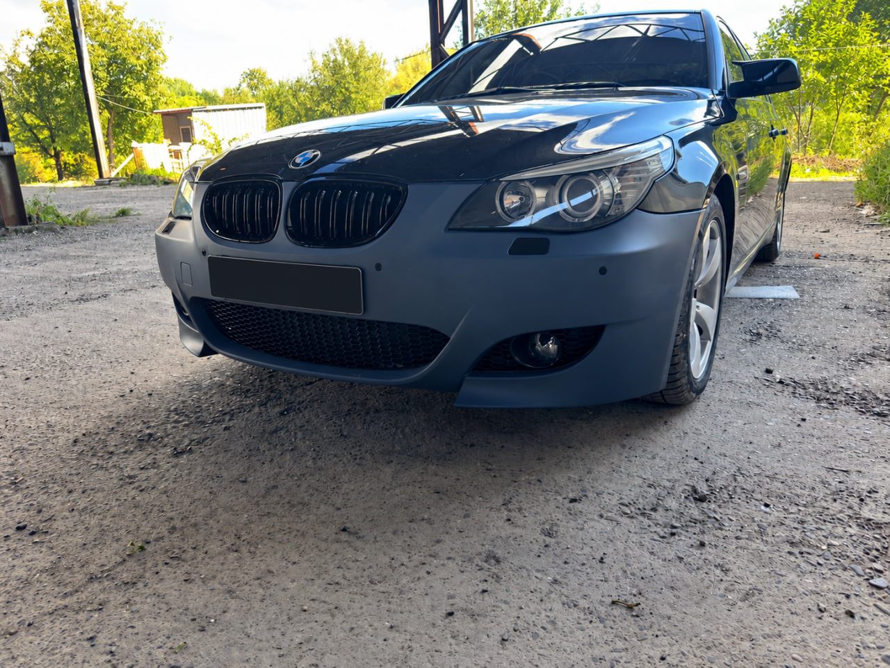 Тюнинг BMW E60/E61: установка переднего бампера M5
