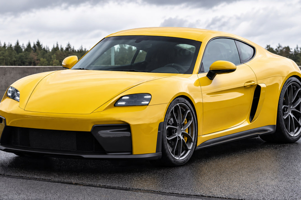 Porsche 718 EV 2027: прототип почти без камуфляжа заметили на Нюрбургринге