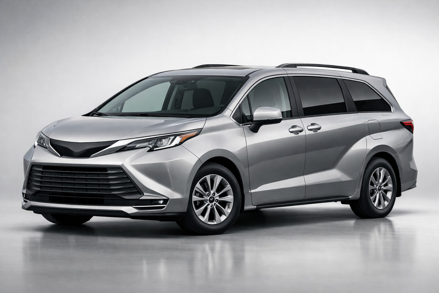 Обзор Toyota Sienna (4 поколение): семейный минивэн для дальних поездок