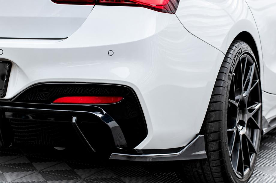 BMW 1 серия F20/F21 2011-2019 гг. Задние накладки FLAP DPT (для F20, чёрный глянец) Image
