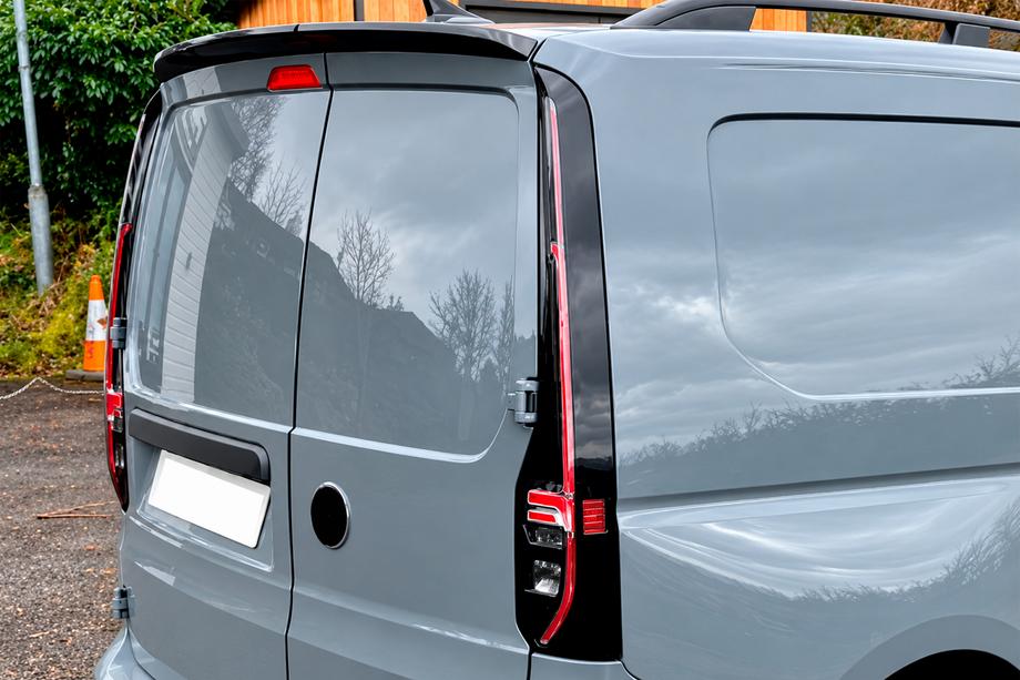 Volkswagen Caddy 2020- гг. Спойлер (2-дверный, чёрный глянец) Image