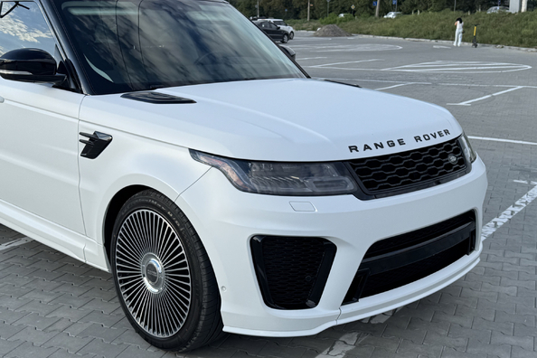 Range Rover Sport L494 2018–2022: установка обвеса SVR — наши работы фото 5