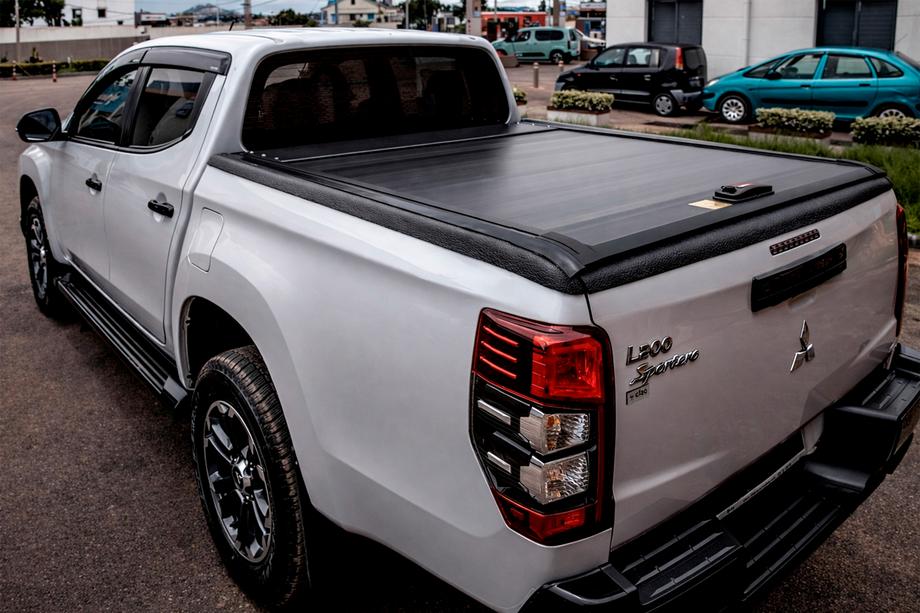 Volkswagen Amarok 2010-2022 гг. Ролета OEM (механическая, с ручкой и замком) Image
