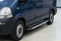 Nissan Interstar 2002-2010 гг. Боковые пороги RedLine V1 (2 шт., алюминий) фото 1