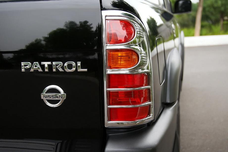 Nissan Patrol Y61 1997-2011 гг. Накладки на Задние Фонари (Пластик) Image