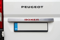 Peugeot Boxer 2006-2025 гг. Хромированная планка над номером с красным LED (нержавейка) фото 1