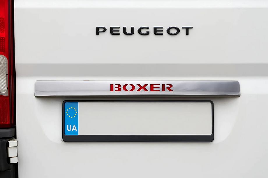 Peugeot Boxer 2006-2025 гг. Хромированная планка над номером с красным LED (нержавейка) Image