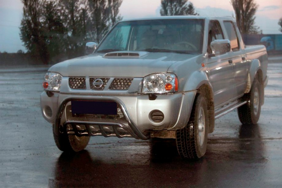 Nissan NP300 1999-2015 гг. Кенгурятник WT002 (Нержавейка) Image