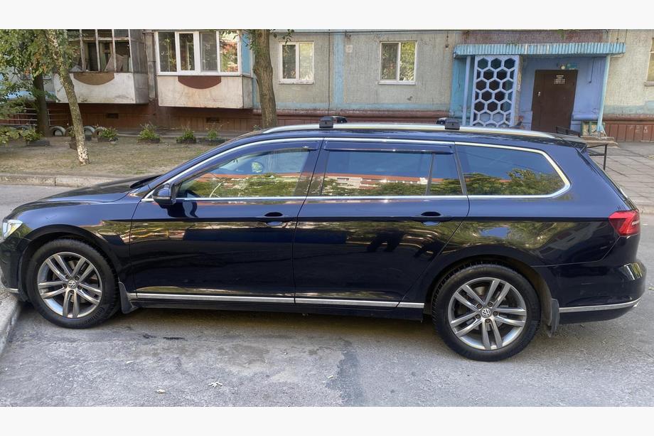 Volkswagen Passat B8 2015-2023 гг. Поперечные багажные дуги на интегрированные рейлинги с замком (2 шт) Фото 6