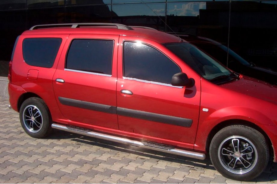 Dacia Logan MCV 2004-2014 гг. Боковые трубы (2 шт., нержавейка) 70 мм, с пластиковыми вставками Image
