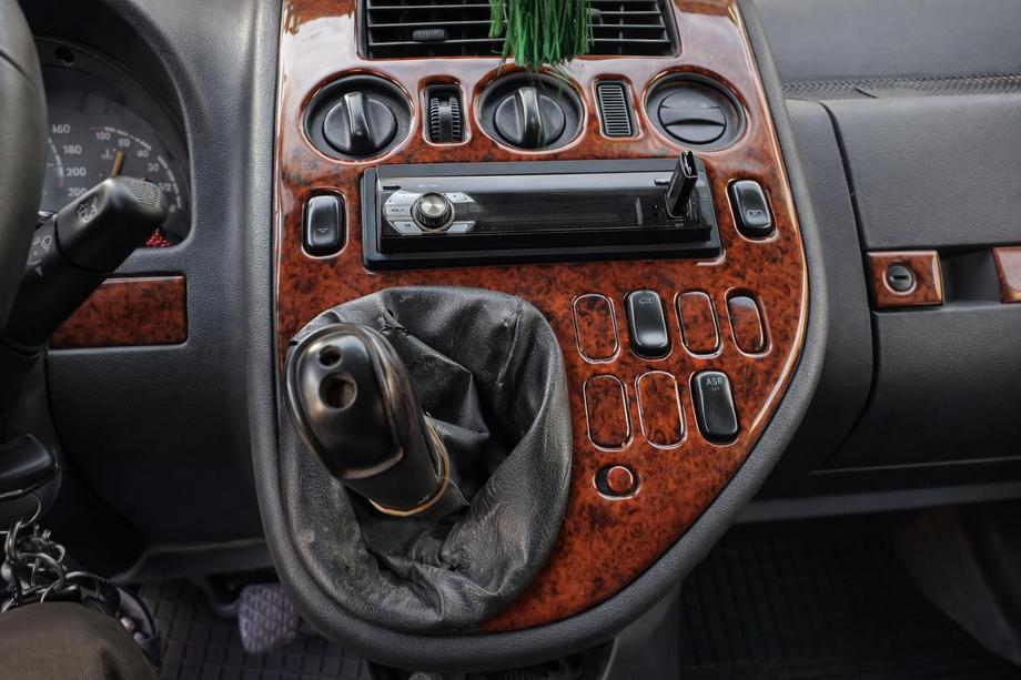 Mercedes Vito W638 1996-2003 гг. Накладки на Панель Meric (1999-2003) Титан Image