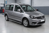 Volkswagen Caddy 2015-2020 гг. Боковые Подножки Maydos V1 (2 шт., Алюминий и Нержавейка) фото 1