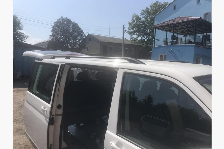 Volkswagen T5 Transporter 2003-2010 гг. Черные рейлинги Длинная база, металлические ножки Фото 10