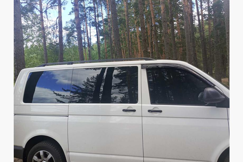 Volkswagen T5 2010-2015 гг. Черные рейлинги Короткая база, пластиковые ножки Фото 21