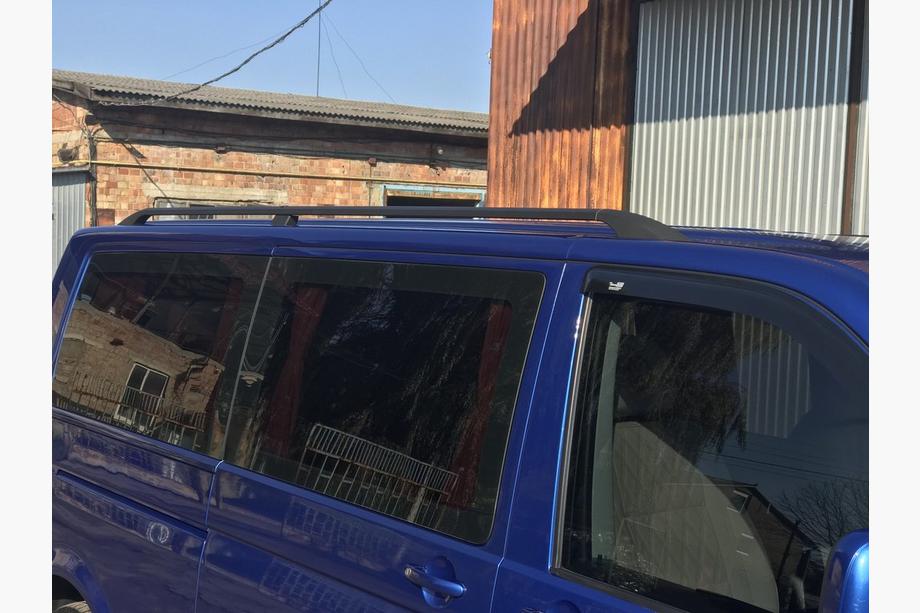 Volkswagen T5 2010-2015 гг. Черные рейлинги Короткая база, пластиковые ножки Фото 6
