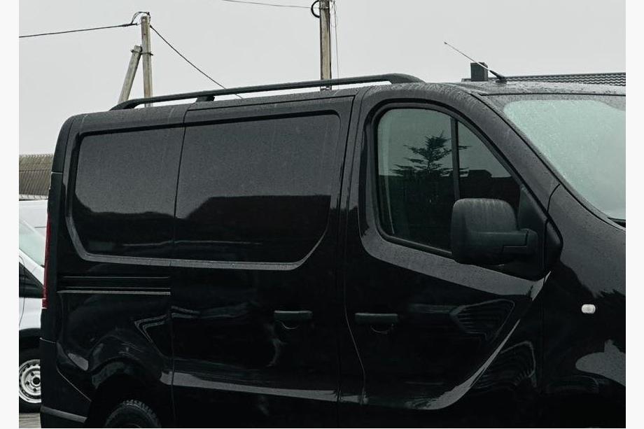 Opel Vivaro 2015-2019 гг. Черные рейлинги Короткая, Пластиковые Ножки Image