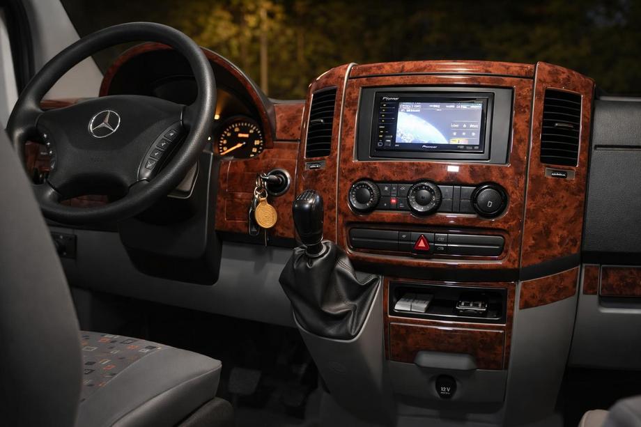 Volkswagen Crafter 2006-2016 гг. Накладки на панель приборов (50 деталей) Титан Фото 2