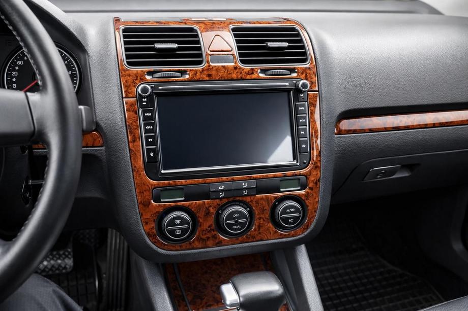 Volkswagen Jetta 2006-2011 гг. Накладки на Панель Приборов Титан Фото 17