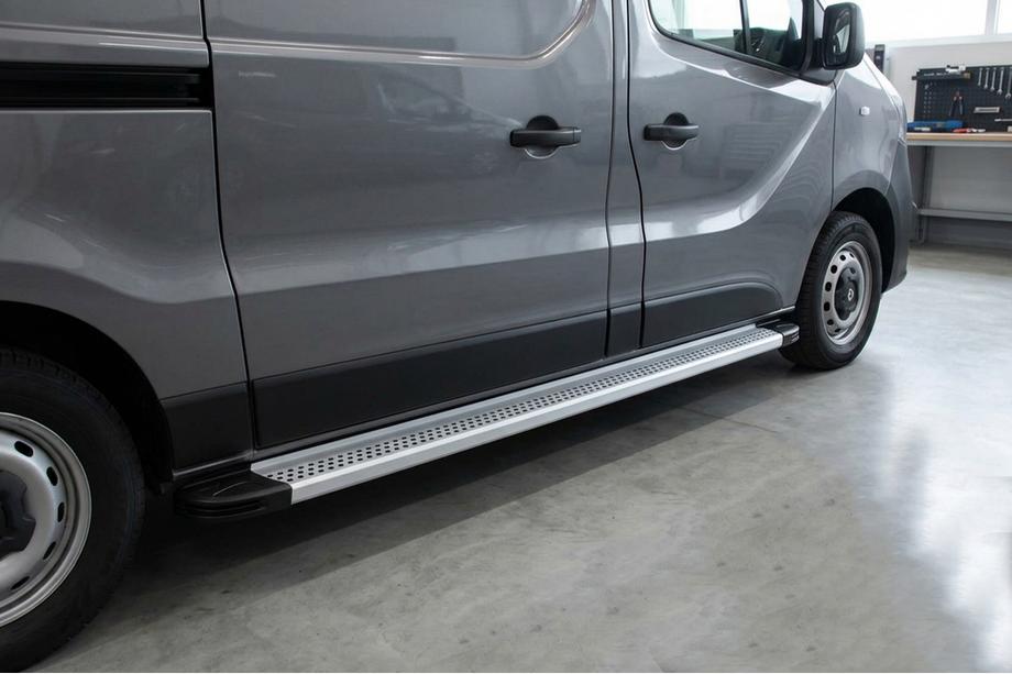 Renault Trafic 2015- гг. Боковые Подножки Maya V2 (2 шт., Алюминий) Image