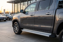Toyota Hilux 2015- гг. Боковые Подножки Maya V2 (2 шт., Алюминий) фото 1