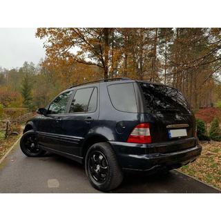 Хромированная накладка над номером (нерж. сталь) Mercedes ML W163 1997-2005 гг. фото 3