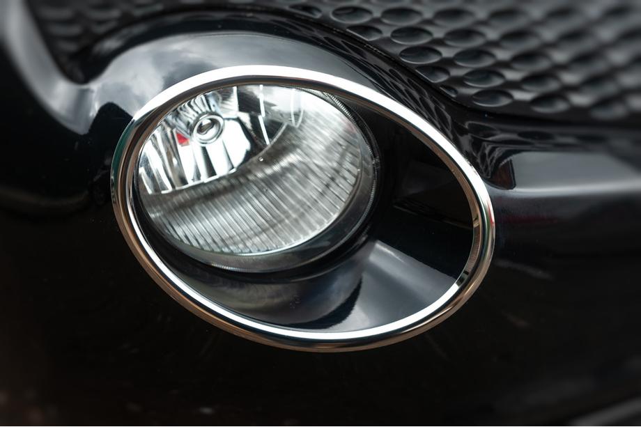 Nissan Juke 2010-2019 гг. Хромированные накладки на передние фары (2 шт., нерж. сталь) Image