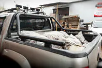 Volkswagen Amarok 2010-2022 гг. Дуга на кузов (черная) фото 2